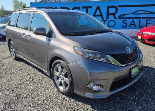 Charcoal 2015 Toyota Sienna SE Premium