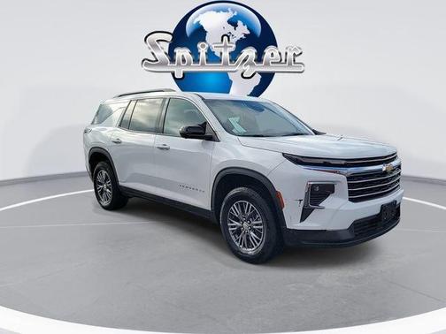 2024 Chevrolet Traverse LT