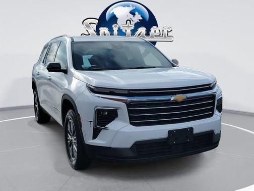 2024 Chevrolet Traverse LT