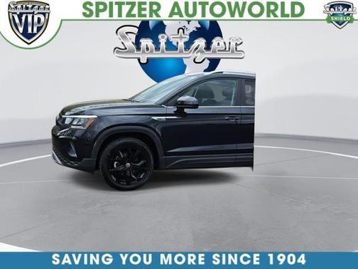Deep Black Pearl Effect 2023 Volkswagen Taos 1.5T SE
