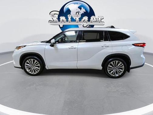 2022 Toyota Highlander Platinum
