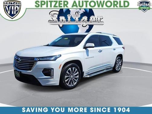Iridescent Pearl Tricoat 2022 Chevrolet Traverse Premier