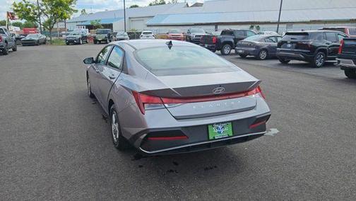 Metal 2025 Hyundai ELANTRA SE