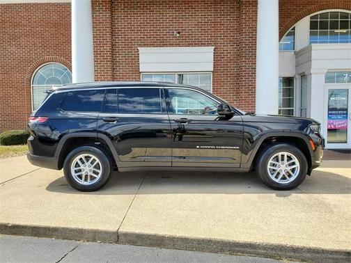 2022 Jeep Grand Cherokee L Laredo