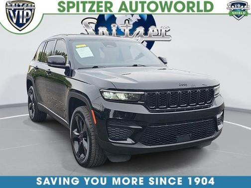 Diamond Black 2023 Jeep Grand Cherokee Altitude