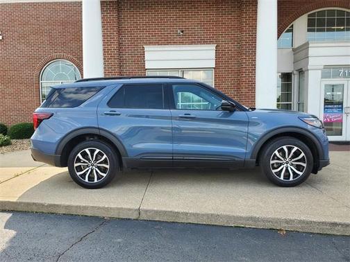 2025 Ford Explorer ST-Line