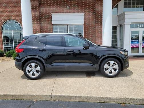 2021 Volvo XC40 T4 Momentum