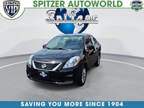 Super Black 2014 Nissan Versa 1.6 SV