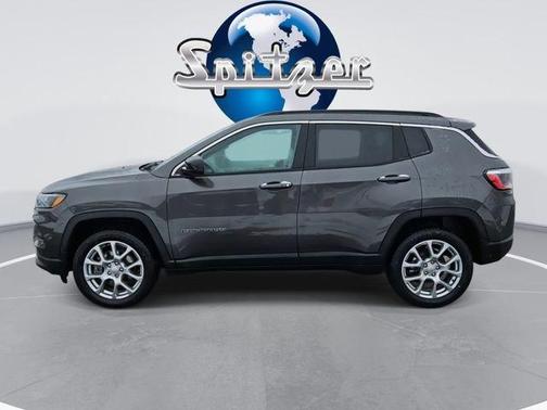 2023 Jeep Compass Latitude Lux