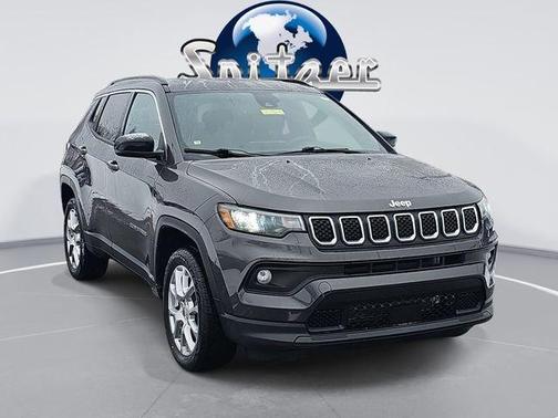 2023 Jeep Compass Latitude Lux