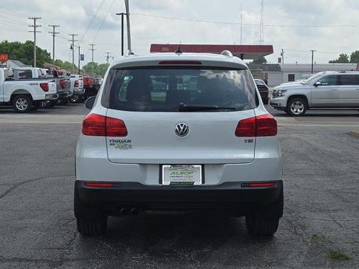 2016 Volkswagen Tiguan SE