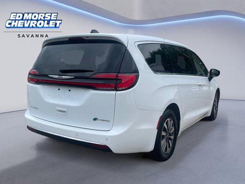 Bright White Clearcoat 2023 Chrysler Pacifica Hybrid Touring L