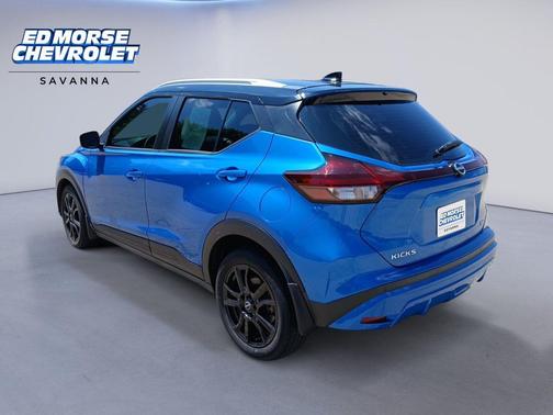 Electric Blue Metallic/Super Black 2023 Nissan Kicks SV