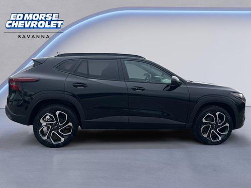 Mosaic Black Metallic 2026 Chevrolet Trax FWD 2RS