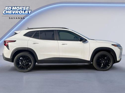 Summit White 2026 Chevrolet Trax FWD ACTIV