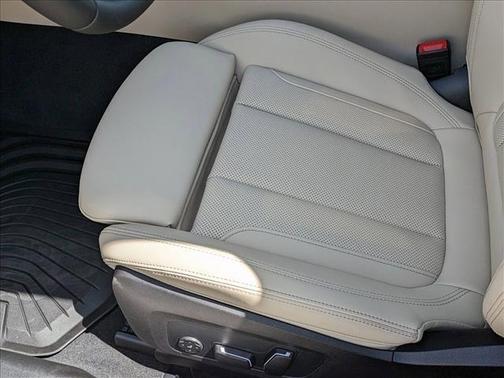 2025 BMW 330 i xDrive