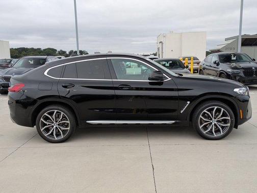 2023 BMW X4 xDrive30i