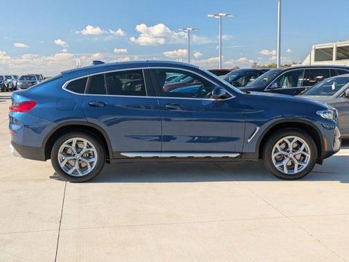 2025 BMW X4 xDrive30i