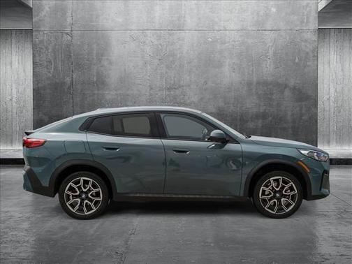 2025 BMW X2 xDrive28i