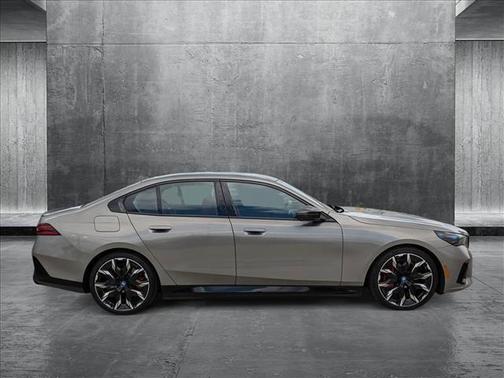 2024 BMW i5 M60