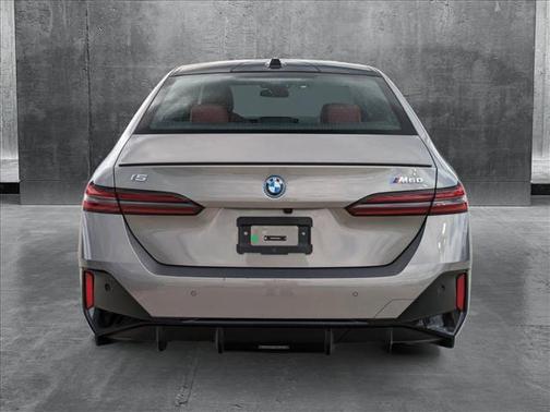 2024 BMW i5 M60