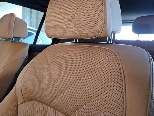 Mineral White Metallic 2026 BMW X5 xDrive40i
