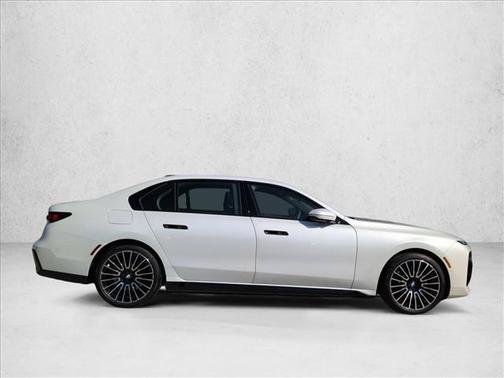 Mineral White Metallic 2026 BMW 750e xDrive