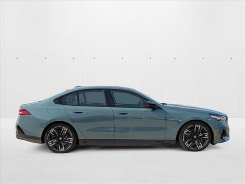 2025 BMW i5 M60