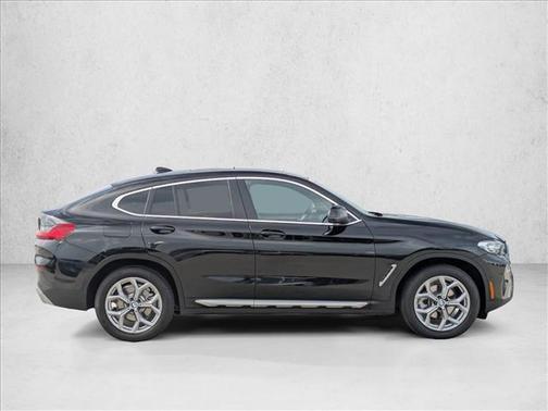 2025 BMW X4 xDrive30i