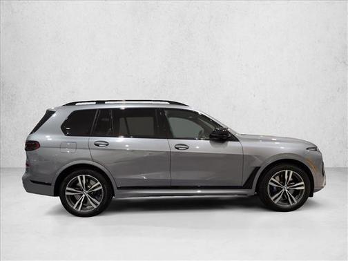 2025 BMW X7 M60i