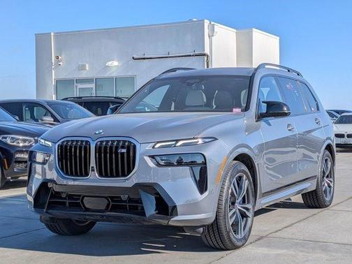 2025 BMW X7 M60i