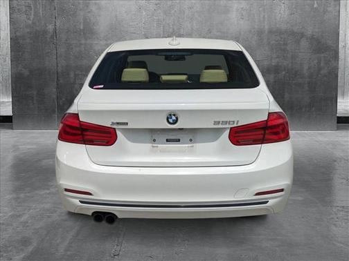 2018 BMW 330 i xDrive