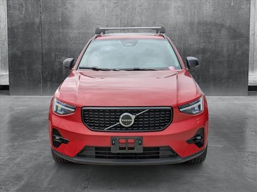2023 Volvo XC40 B5 Plus Dark Theme