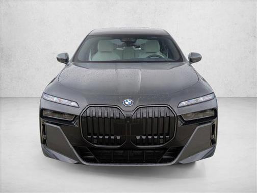 2026 BMW 750e xDrive