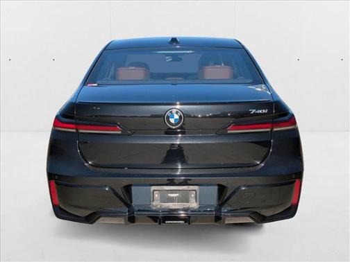 2023 BMW 740 i