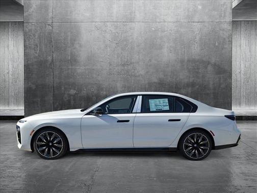 2024 BMW i7 M70