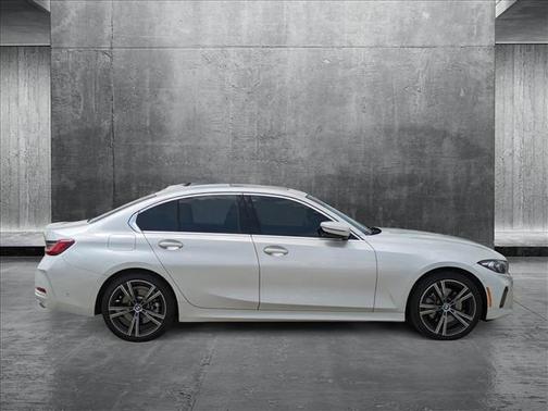 2023 BMW 330 i xDrive