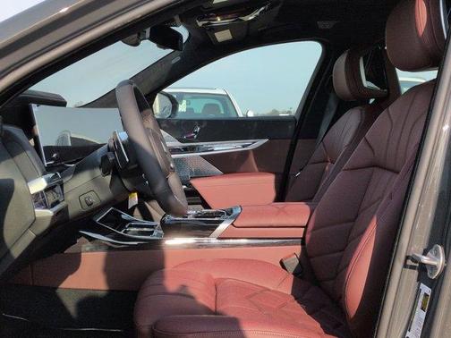 2026 BMW 750e xDrive