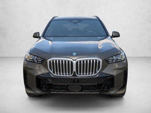 Manhattan Green Metallic 2026 BMW X5 PHEV xDrive50e