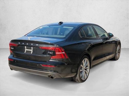 2020 Volvo S60 T6 Momentum