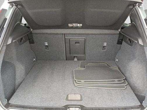 2024 Volvo XC40 CORE THEME