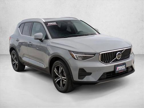 2024 Volvo XC40 CORE THEME