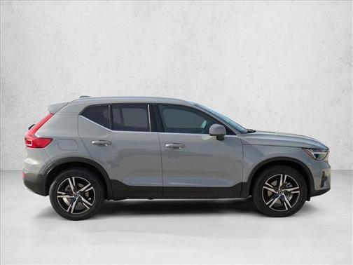 2024 Volvo XC40 CORE THEME
