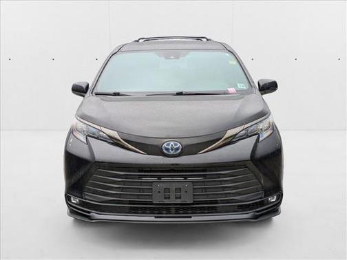 2022 Toyota Sienna XLE Woodland Edition