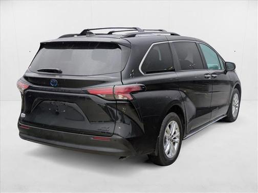 2022 Toyota Sienna XLE Woodland Edition