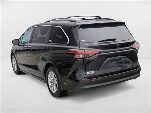 2022 Toyota Sienna XLE Woodland Edition