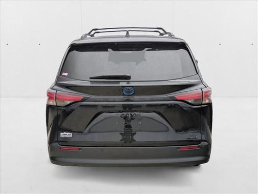 2022 Toyota Sienna XLE Woodland Edition