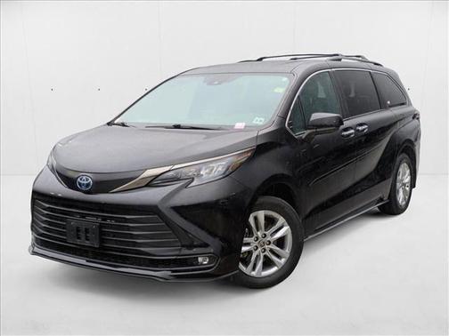 2022 Toyota Sienna XLE Woodland Edition