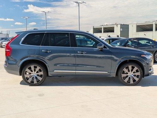 2022 Volvo XC90 T6 Inscription 7 Passenger