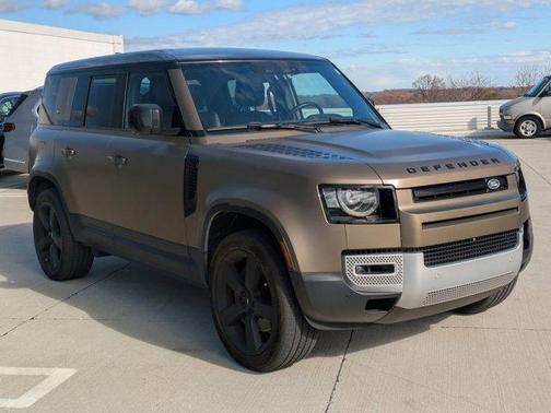 2024 Land Rover Defender P500 SE